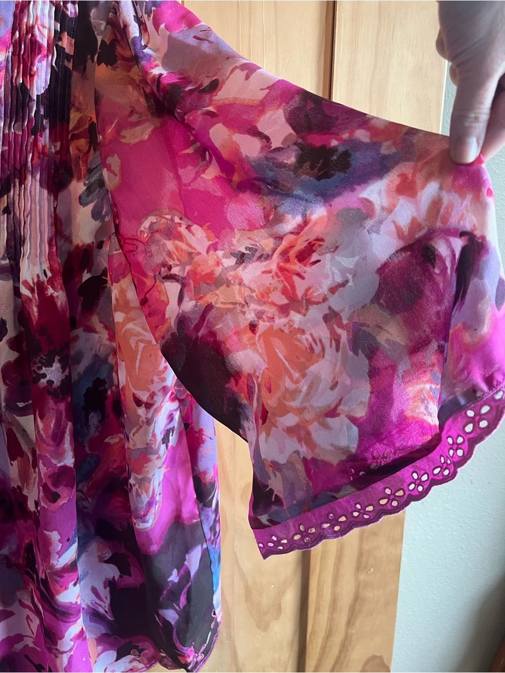 Denim 24/7 Fuchsia Floral V-Neck Pintuck Blouse Scalloped Detail Size 20W Boho - Picture 2 of 9